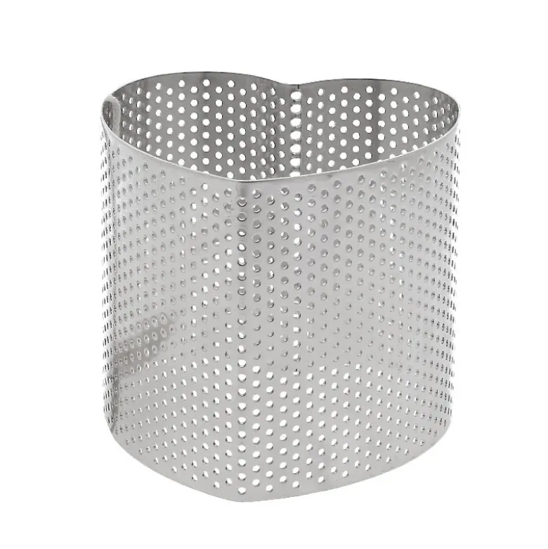 Cercle perforé cœur en acier inoxydable cœur - 8 x 8 cm