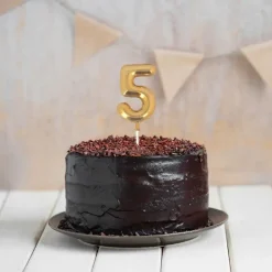 Chiffre 3D 5 doré sur pique