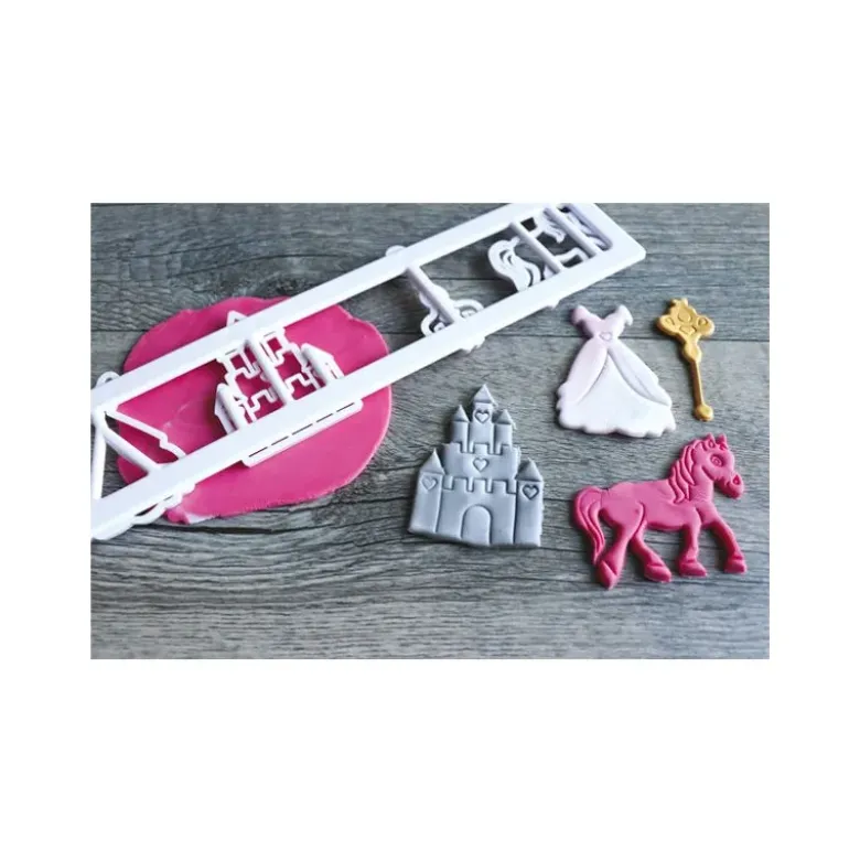 Découpoir pâte à sucre 4 empreintes princesse