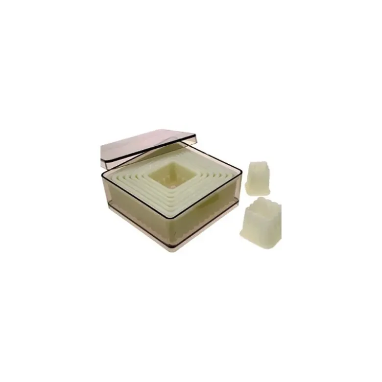 9 Découpoirs carrés cannelés assortis