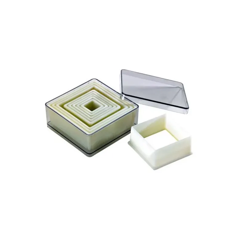 9 Découpoirs carrés lisse assortis