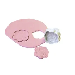Découpoirs éjecteurs roses stylisées Patisdécor (x 4)