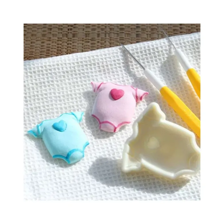 Découpoirs relief layette bébé (x2)