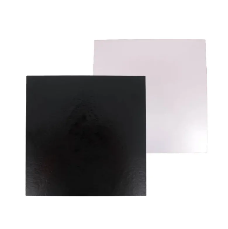 Supports cartonnés à gâteaux carrés blanc et noir 20x20cm (x5)
